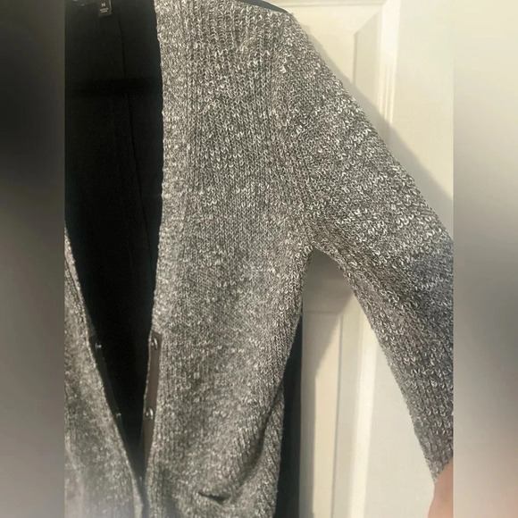 Women’s BANANA‎ REPUBLIC Woven-Back V Neck Snap Cardigan Gray Black. Size M. - Picture 9 of 11